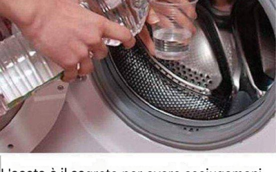 Sì, l’aceto aiuta a pulire a fondo la lavatrice: ecco come usarlo.