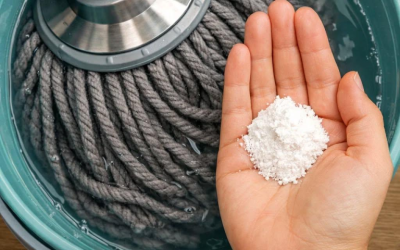 Metti questo ingrediente nel secchio e il tuo pavimento rimarrà pulito per tutta la settimana.