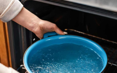 Ho scoperto questo trucco per pulire il forno e non userò più altro.