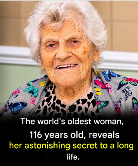 A 116 anni, la donna più anziana del mondo rivela un segreto di longevità davvero sorprendente.